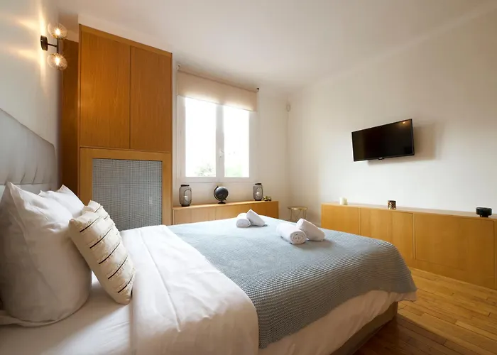 Cia - Champs Elysees Matignon アパート